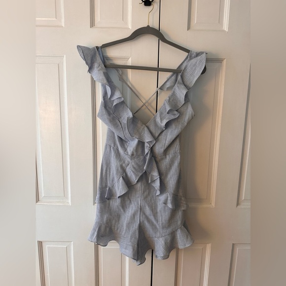 Selfie Leslie Searsucker Ruffle Romper – Size Large - Picture 4 of 8